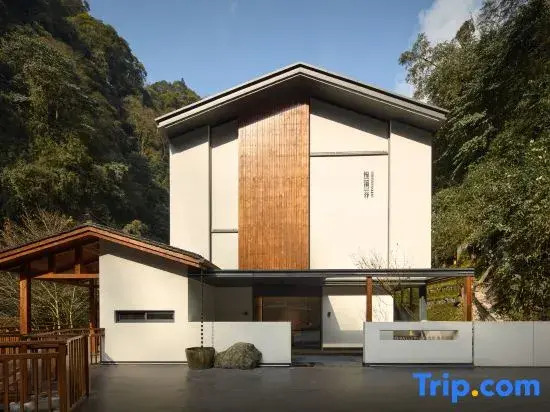 Yuexigu Valley Hot Spring Homestay