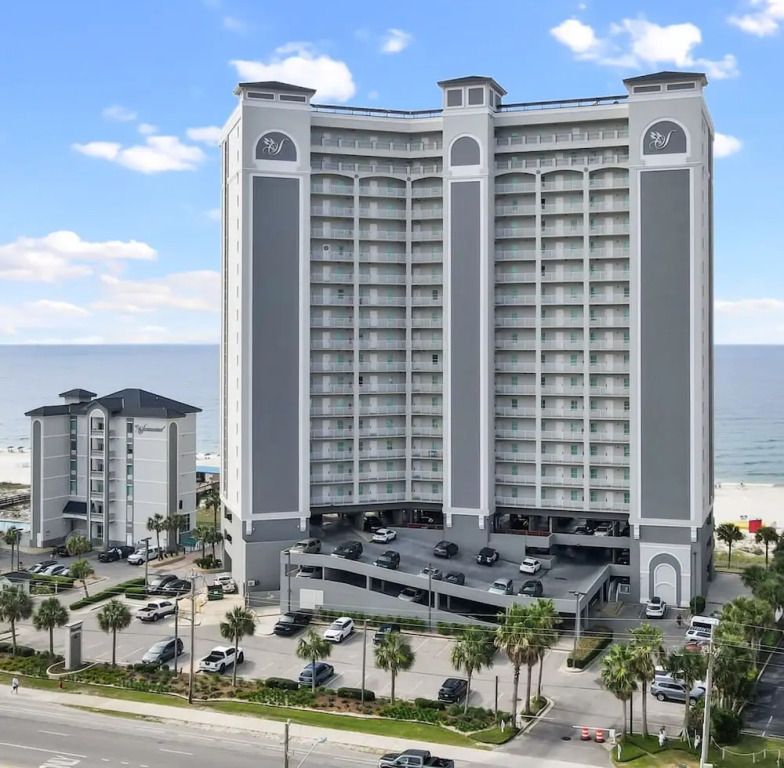 Seawind 1208 Beach Front Zero Entry Pool