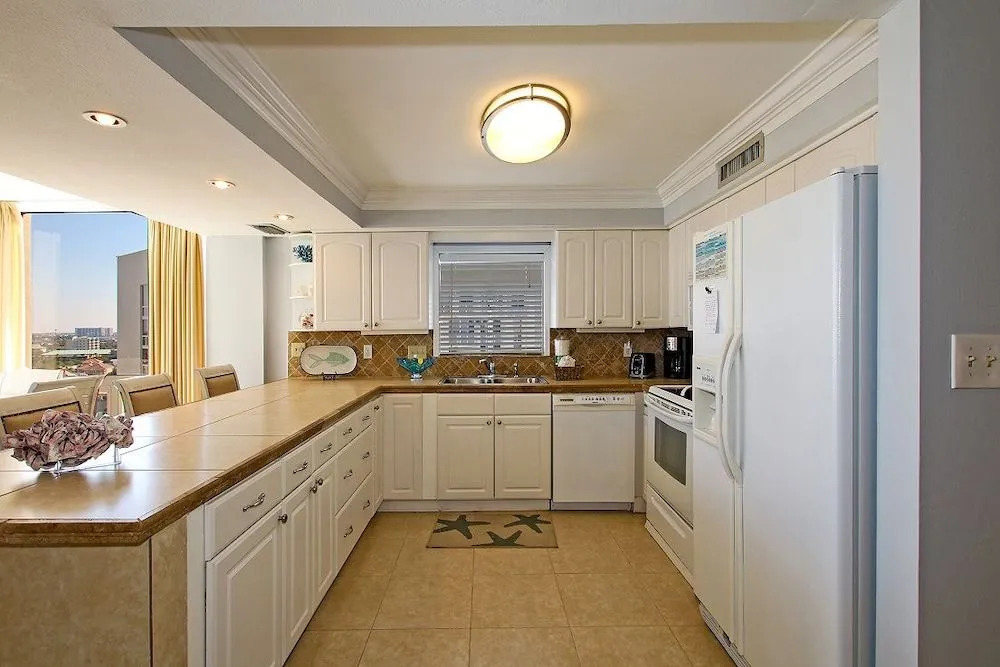 Shoreline 2111 Condo by RedAwning
