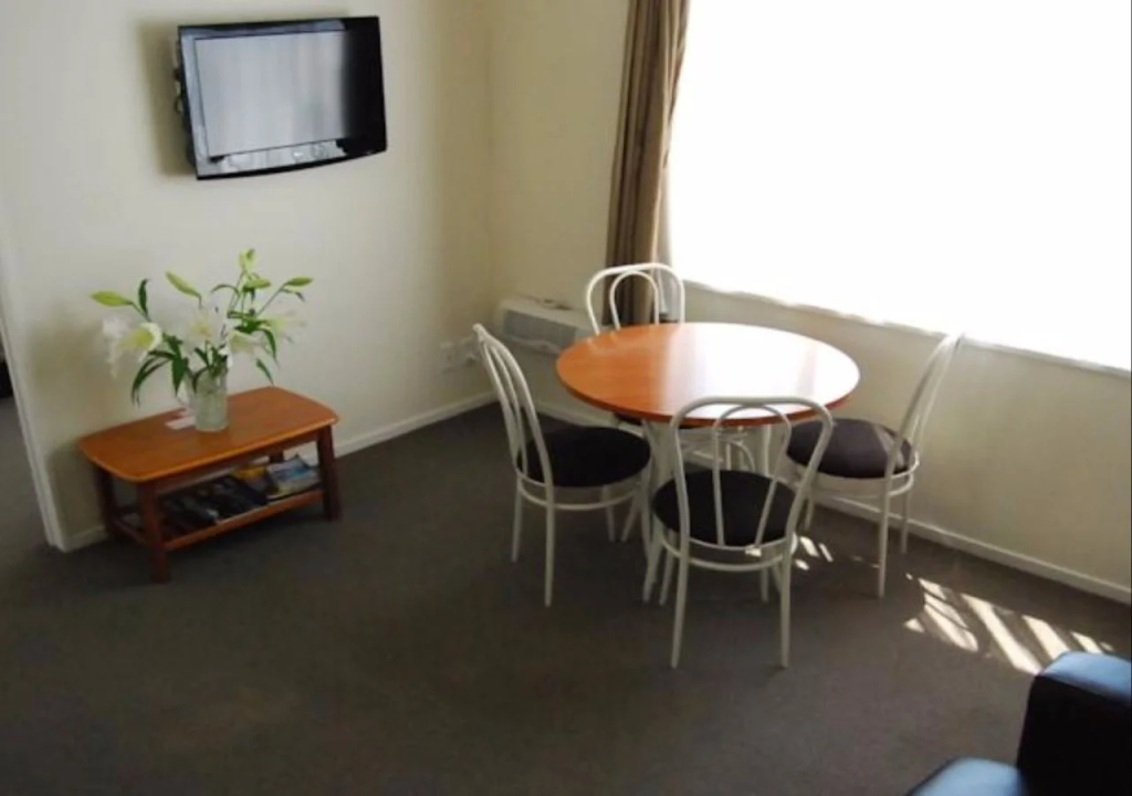Rosewood Court Motel