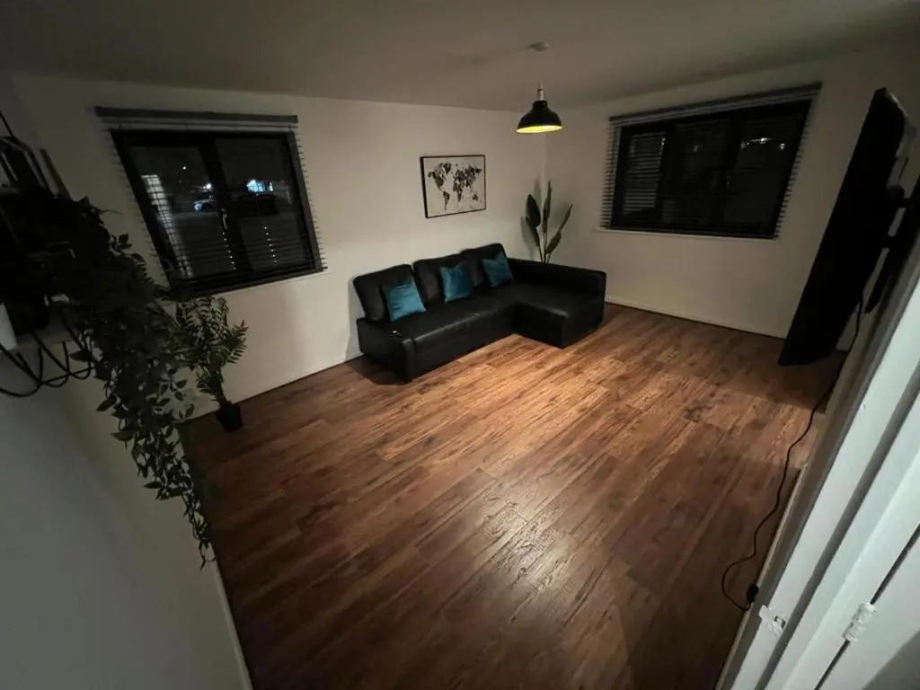 Impeccable 2-bed Apartment in Grays, London