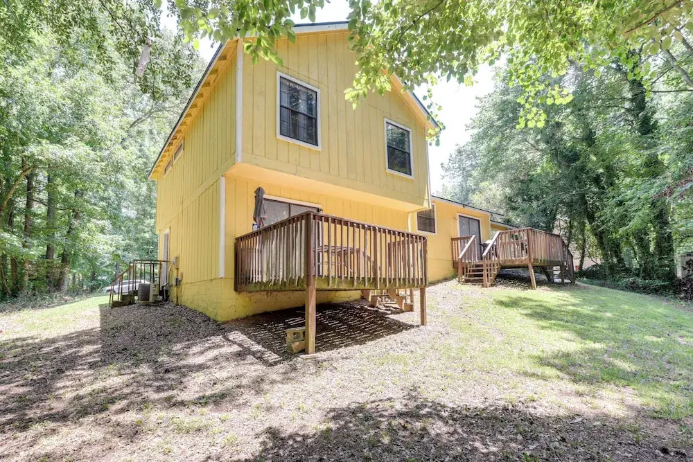 Fairburn Home w/ 2 Decks, Grill & Outdoor Dining!