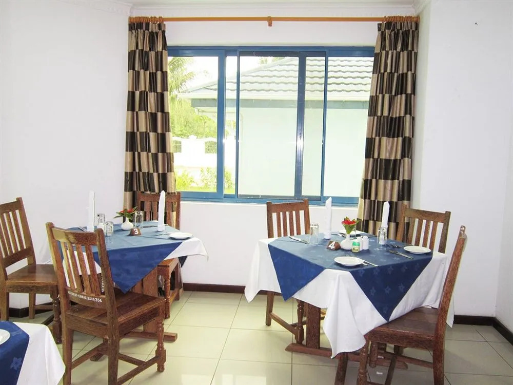 Hifadhi Hotel