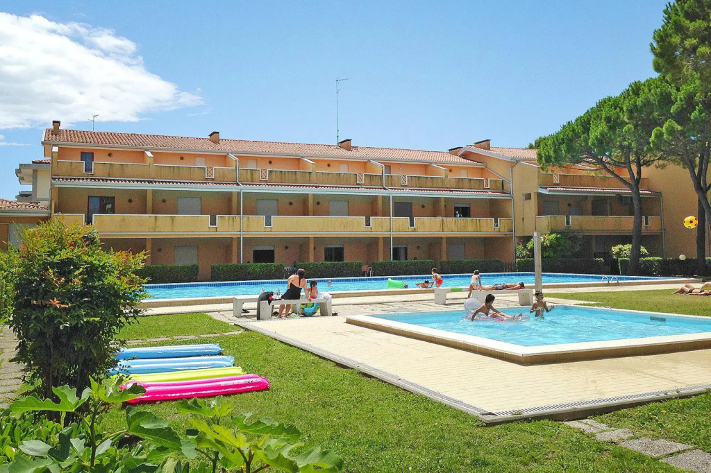 Apartment in Bibione Spiaggia with balcony