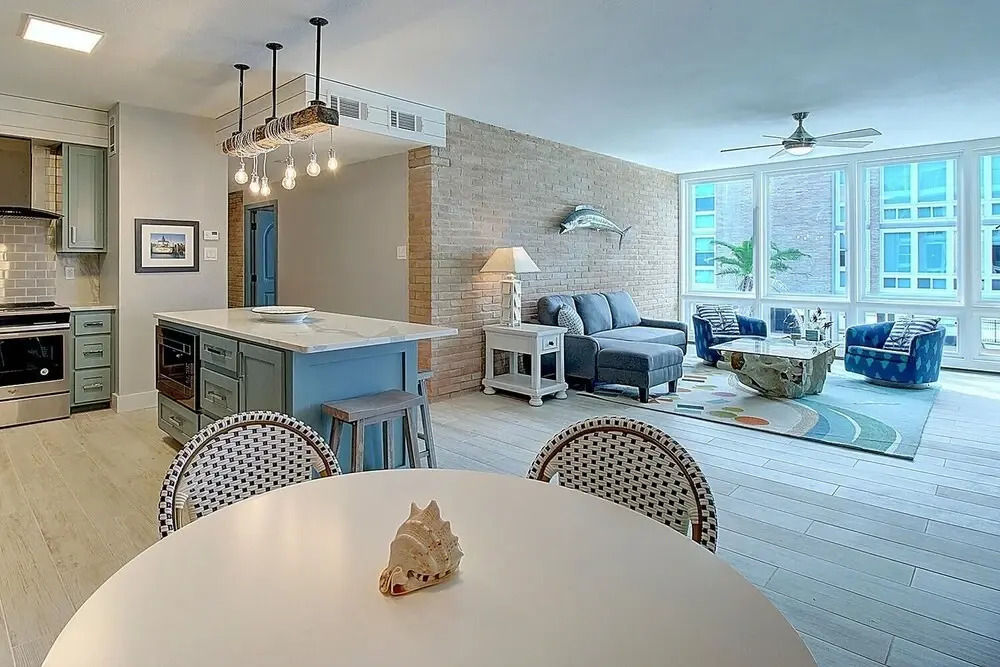 Channelview 117 1 Bedroom Condo by Redawning