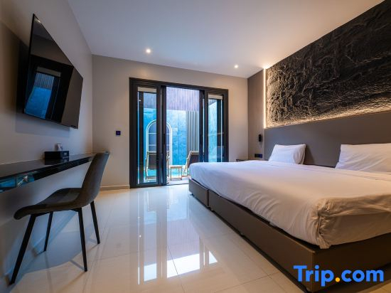 Tonnam pool villa