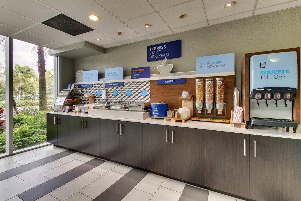 Holiday Inn Express West Palm Beach Metrocentre by IHG