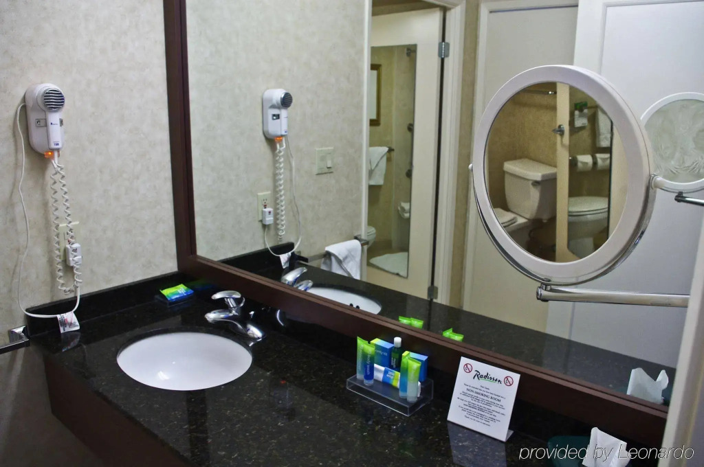 Radisson Suites Hotel Toronto Airport