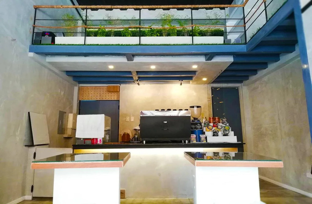 The Cavern Pod Hotel & Specialty Café - Hostel