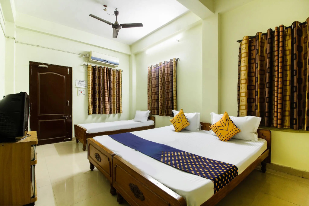 9 Star Guest House by OYO Rooms