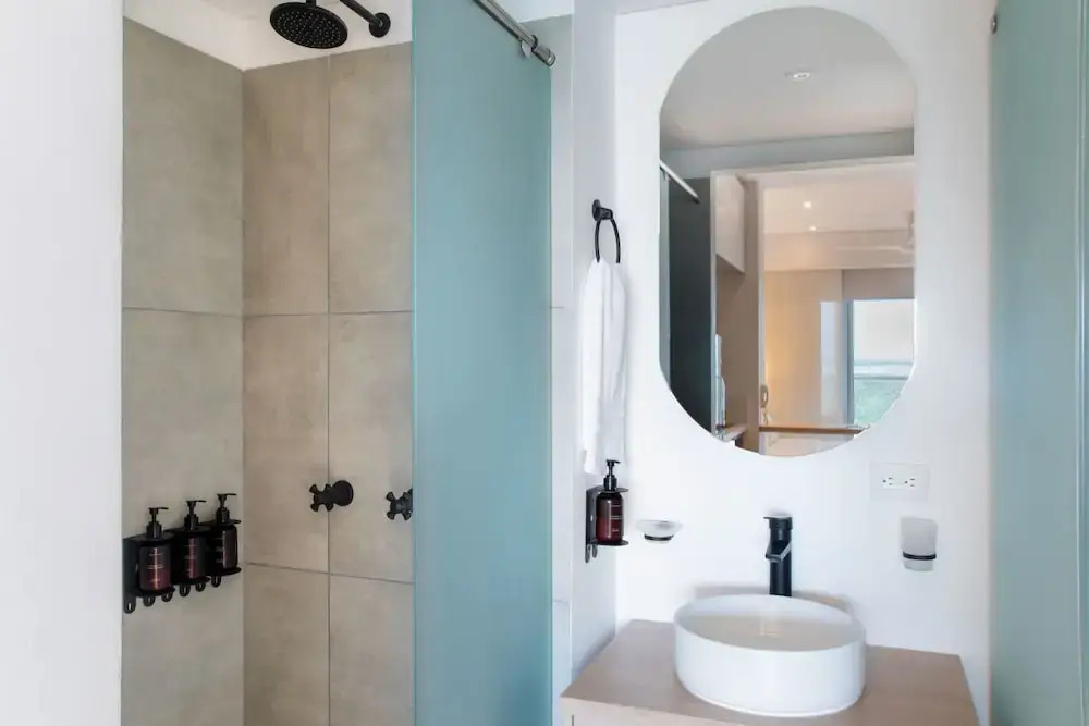 w Comfortable Loft w Balcony in Crespo