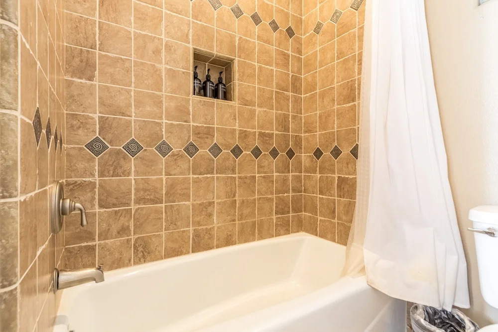 Aurora by AvantStay Stylish Spacious Oasis w Pool Spa BBQ