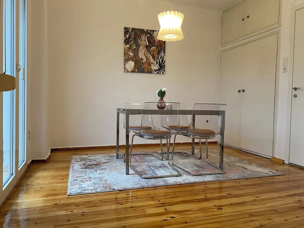 Modern, Centrally Located Apartment
