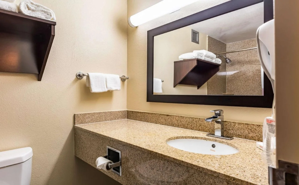 Red Roof Inn PLUS & Suites Houston - IAH Airport SW