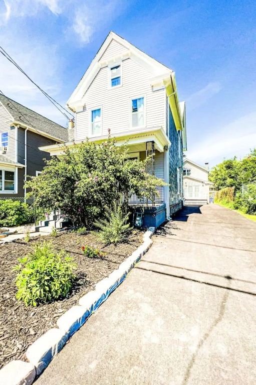 2 Homes, 1 Stay-7BR Niagara Falls Compound