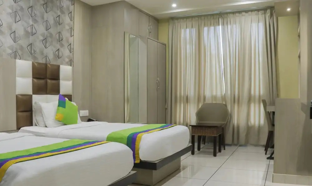 Hotel Galaxy Inn !! 5 Min From Nemcare Hospital