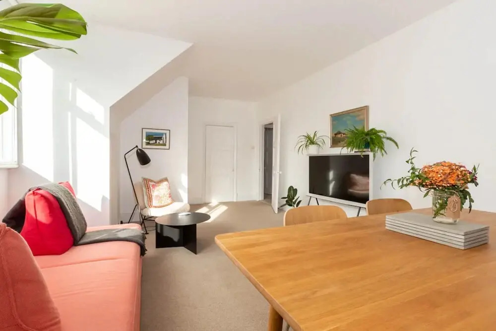 Bright 1 Bedroom Flat Near the Tube