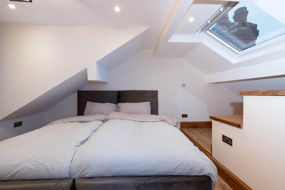 Tranquil Stoke-on-trent 4bed, 2 Bath, Parking