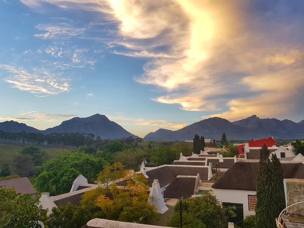 Classic Lodge - Cape Dutch Quarters