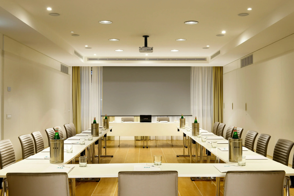 Отель Unahotels Century Milano