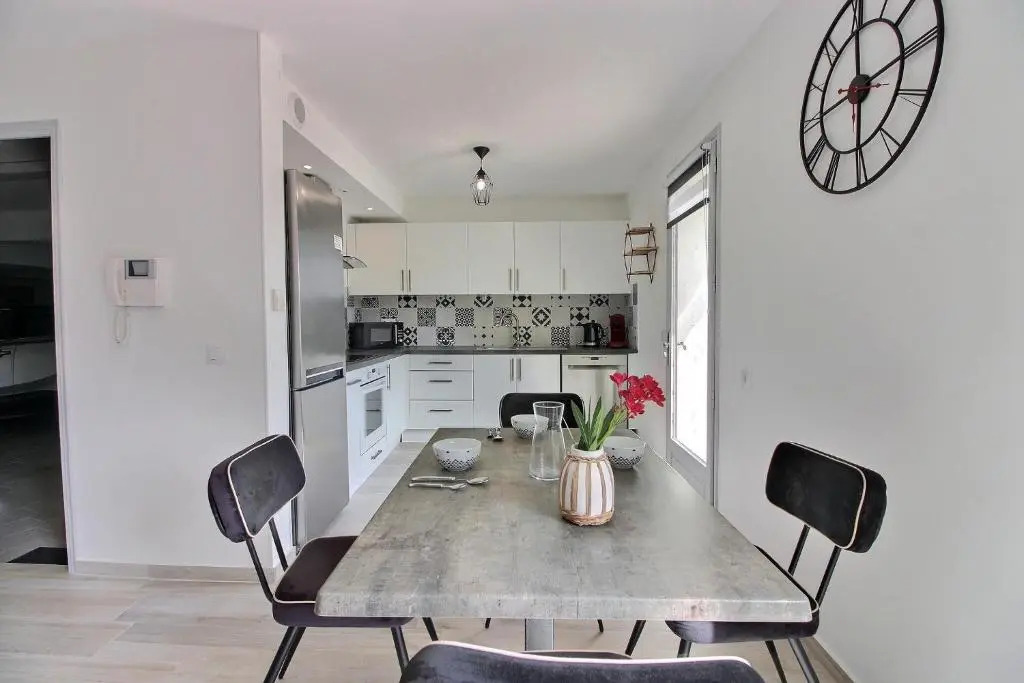 Superbe Appart de 50 m2 face au vieux village