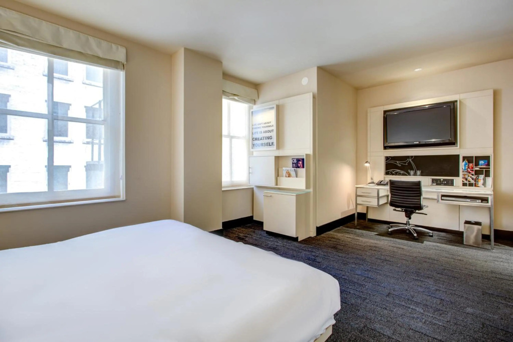 THE MIDLAND HOTEL, Chicago, a Tribute Portfolio Hotel