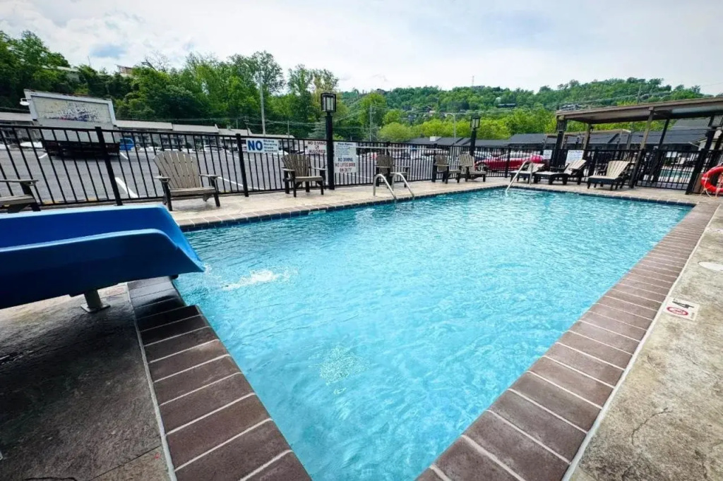Отель Best Western Johnsons Inn Downtown Gatlinburg