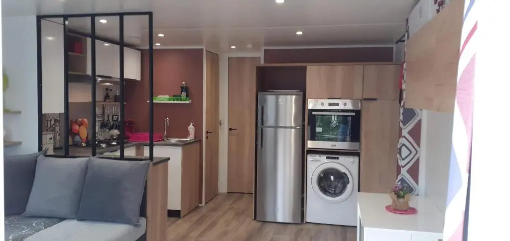 MH, 3 Ch, 43m2, climatisé, avec terrasse fermée de 18m2, super équipé, parc aquatique, draps, linge de maison inclus