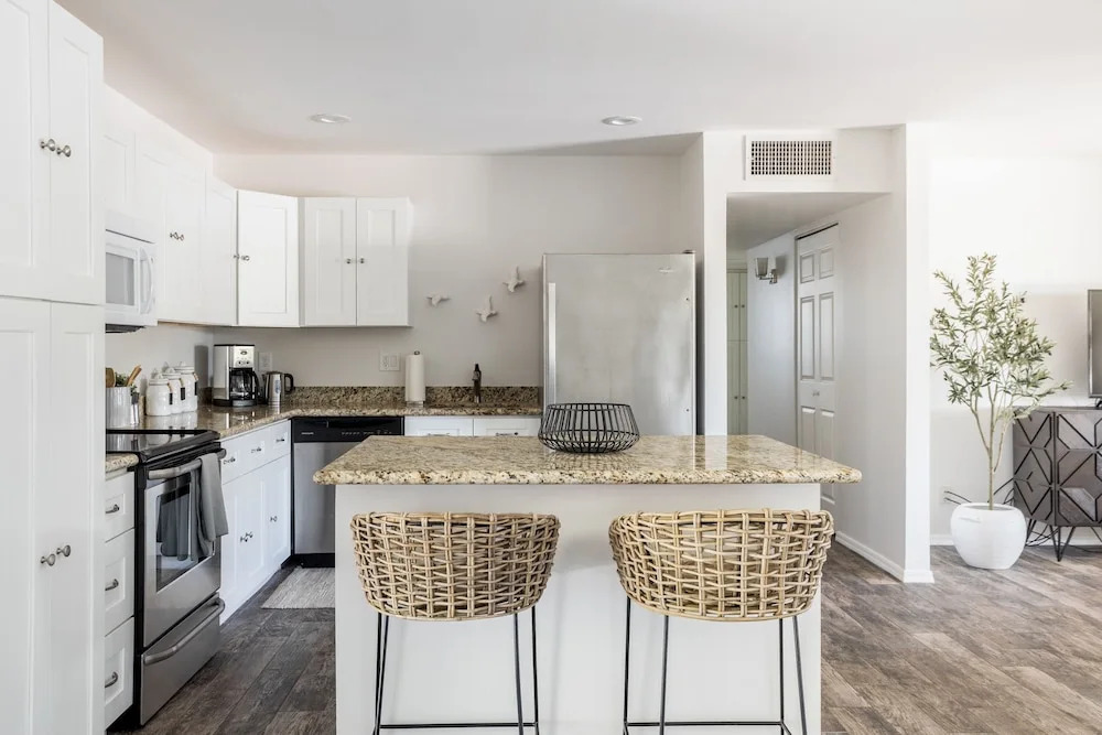Central & Contemporary Getaway W/ Backyard Oasis 4 Bedroom Home