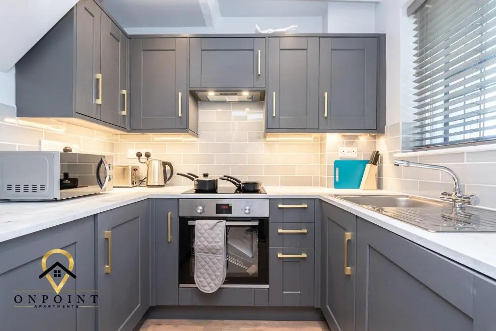FRESH 1 Bedroom Apt With Parking