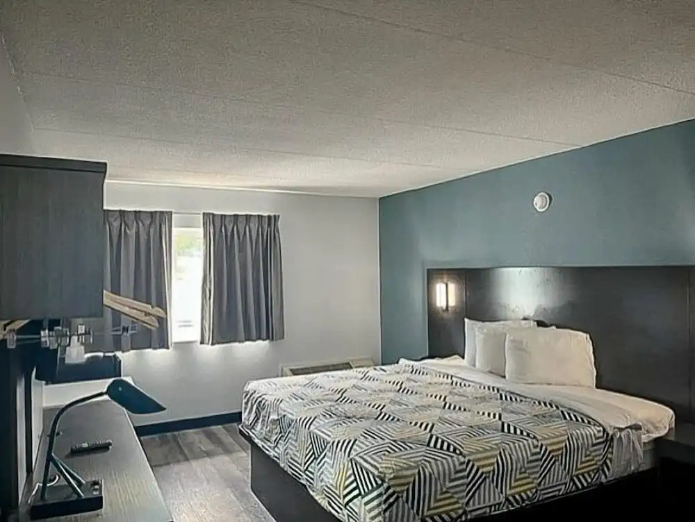 Studio 6 Suites East Syracuse Airport
