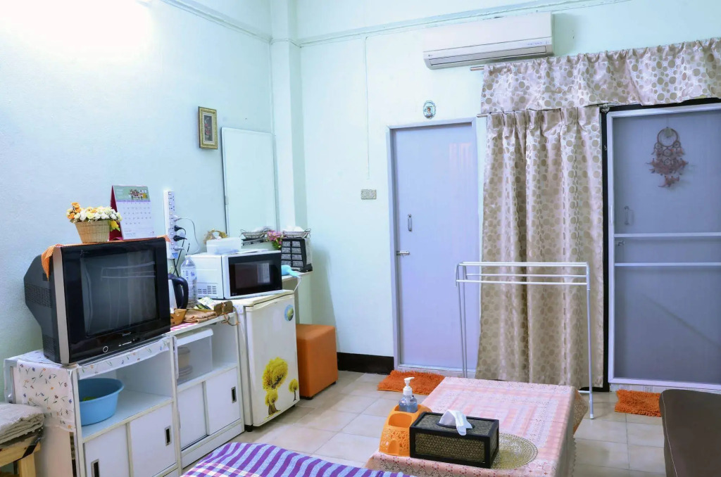 The Backpacker Station