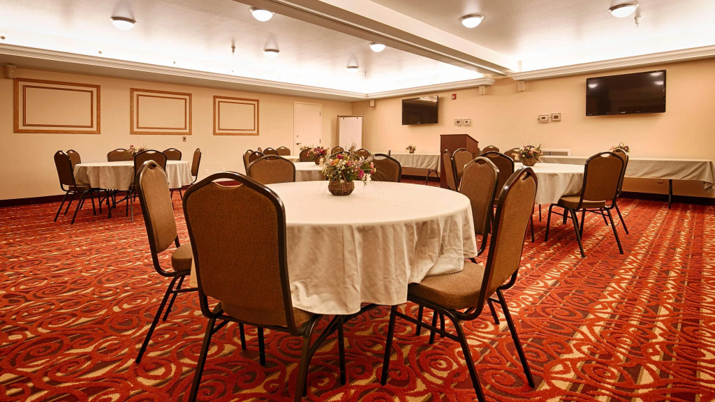 Best Western Plus Silver Saddle Inn