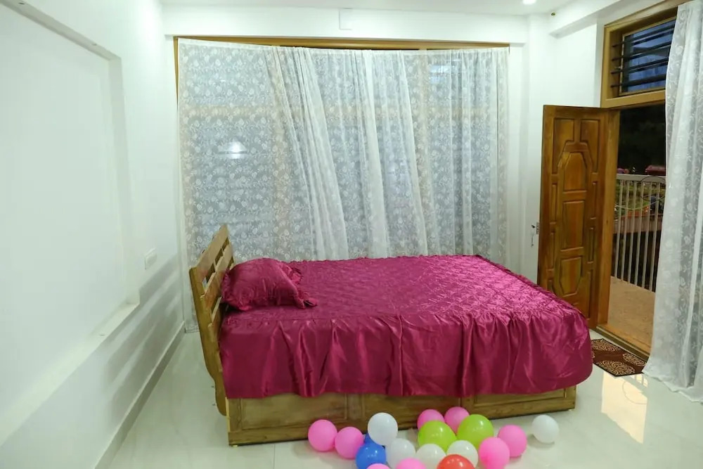 4 Bed Flat - Sleeps 8 - Pets - Smoking - Parking