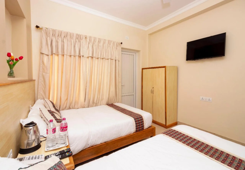 OYO 254 White House In