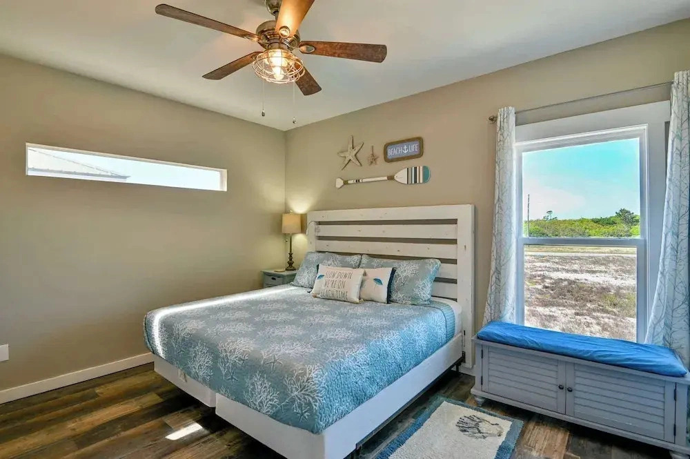 A Wave From it All - 3BR Beachside Coastal Retreat