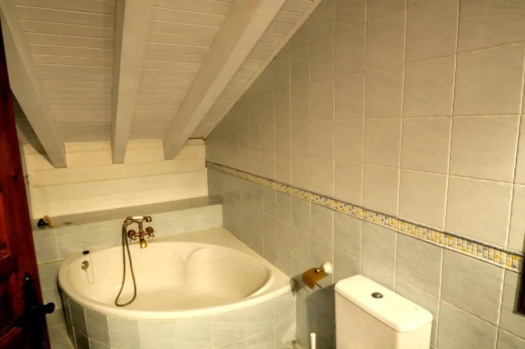 House With 3 Bedrooms in Albuerne, With Enclosed Garden - 6 km From th