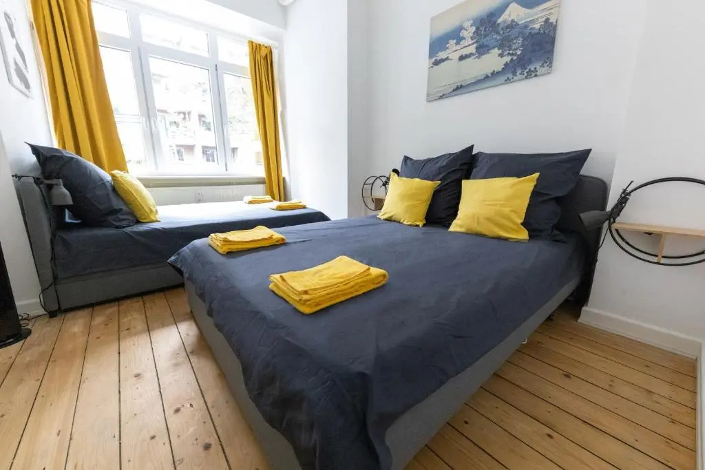 Spacious Apartment for 10 in great location