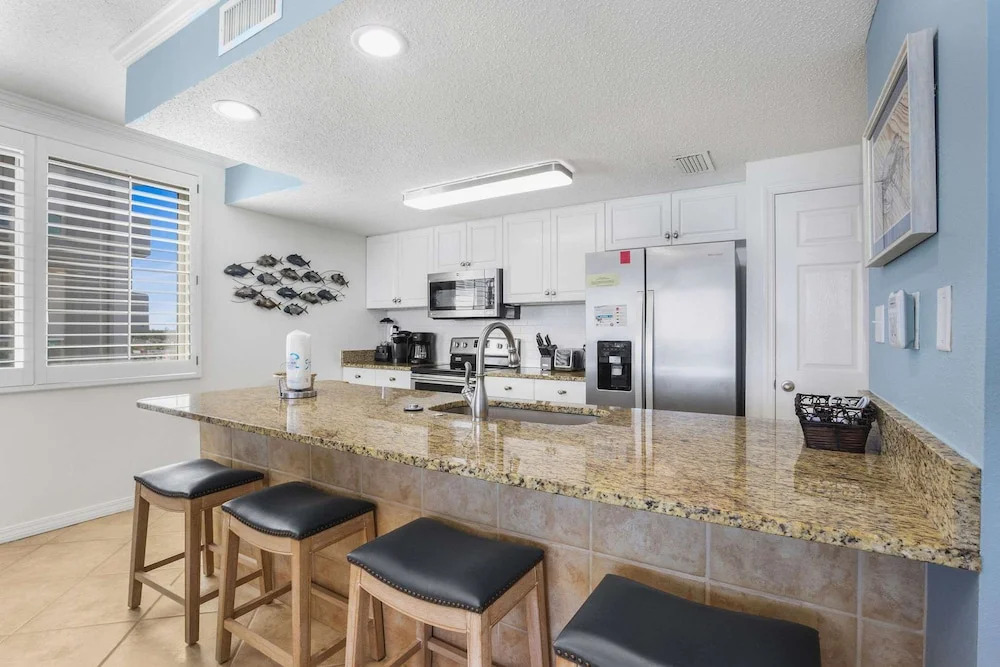 Emerald Key 603 Beachfront Balcony 6th Floor Corner Unit