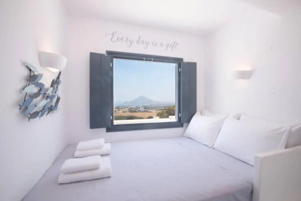 SUNNY Studio w.Breathtaking Naxos Views in Isterni