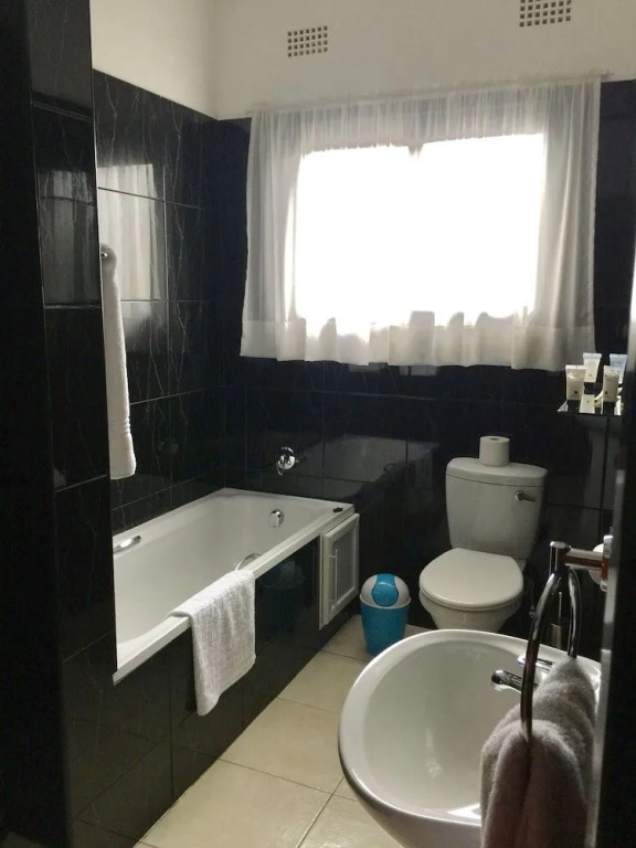Le Dolphin's Grand Paradiso Hotel