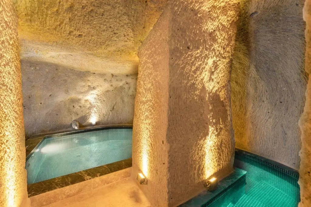 Cappa Via Cave Hotel
