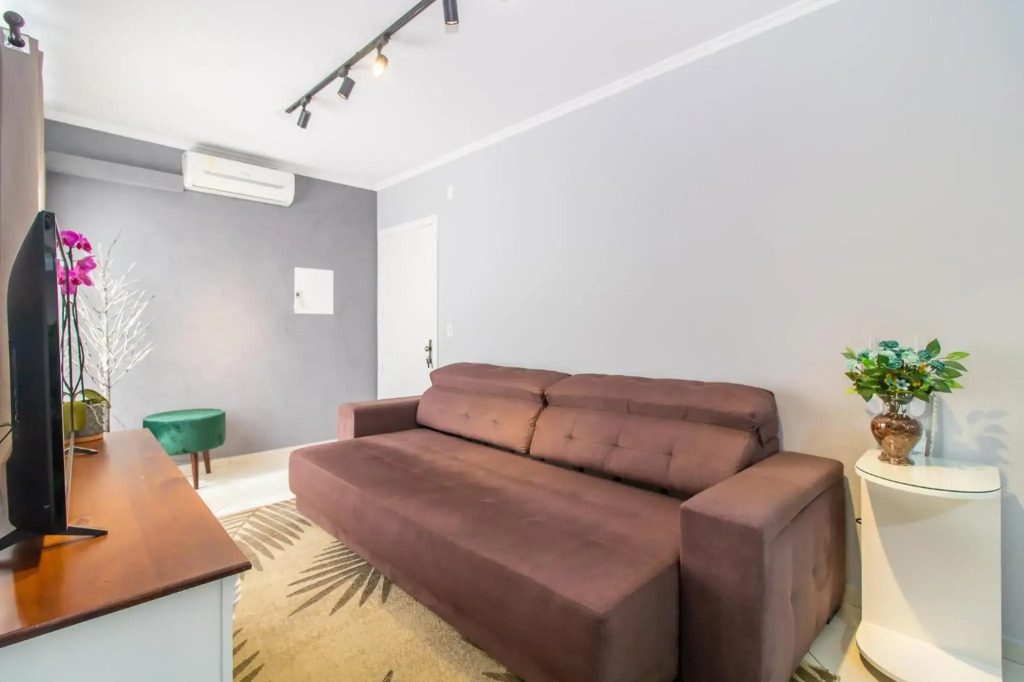 Apartamento Moderno com pequeno Terraço à 4Km do Consulado USA