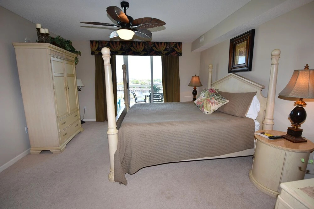 North Tower Apartment 606