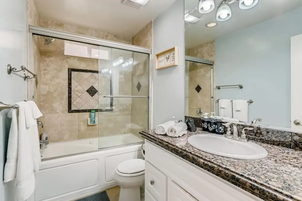 Awesome Family Friendly Beach Home - 1 Block To Ocean - 3BR/2BATH - Self Check In! (C1)