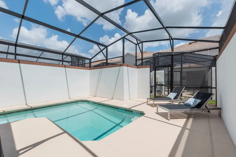 4 Bedroom Town Home with Pool