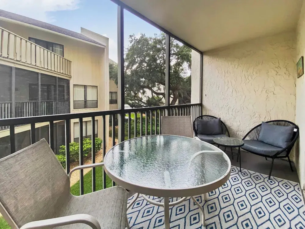 Bay Oaks - E82