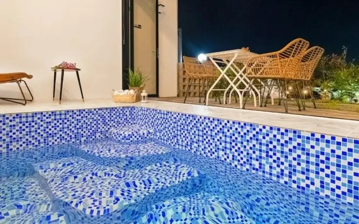 Gyeongju Rose Breeze pool villa Pension