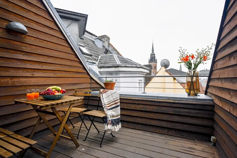 Sanders Merchant - Dreamy 3-bdr Apt w Terrace