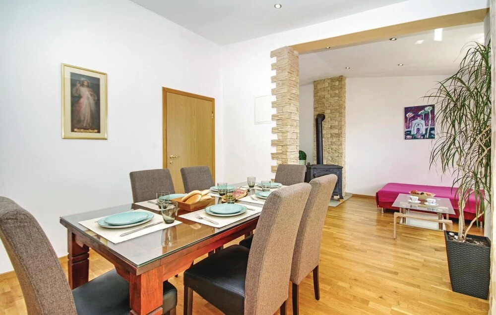 Amazing Home in Makarska With Wifi and 3 Bedrooms